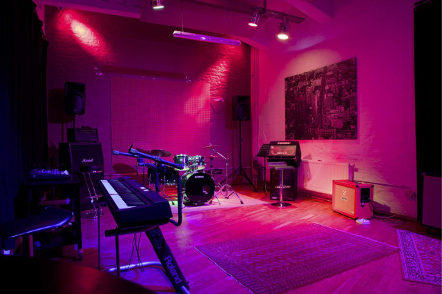 Galerie - Ausgestatteter Raum 1 im Band-House (Image 14)