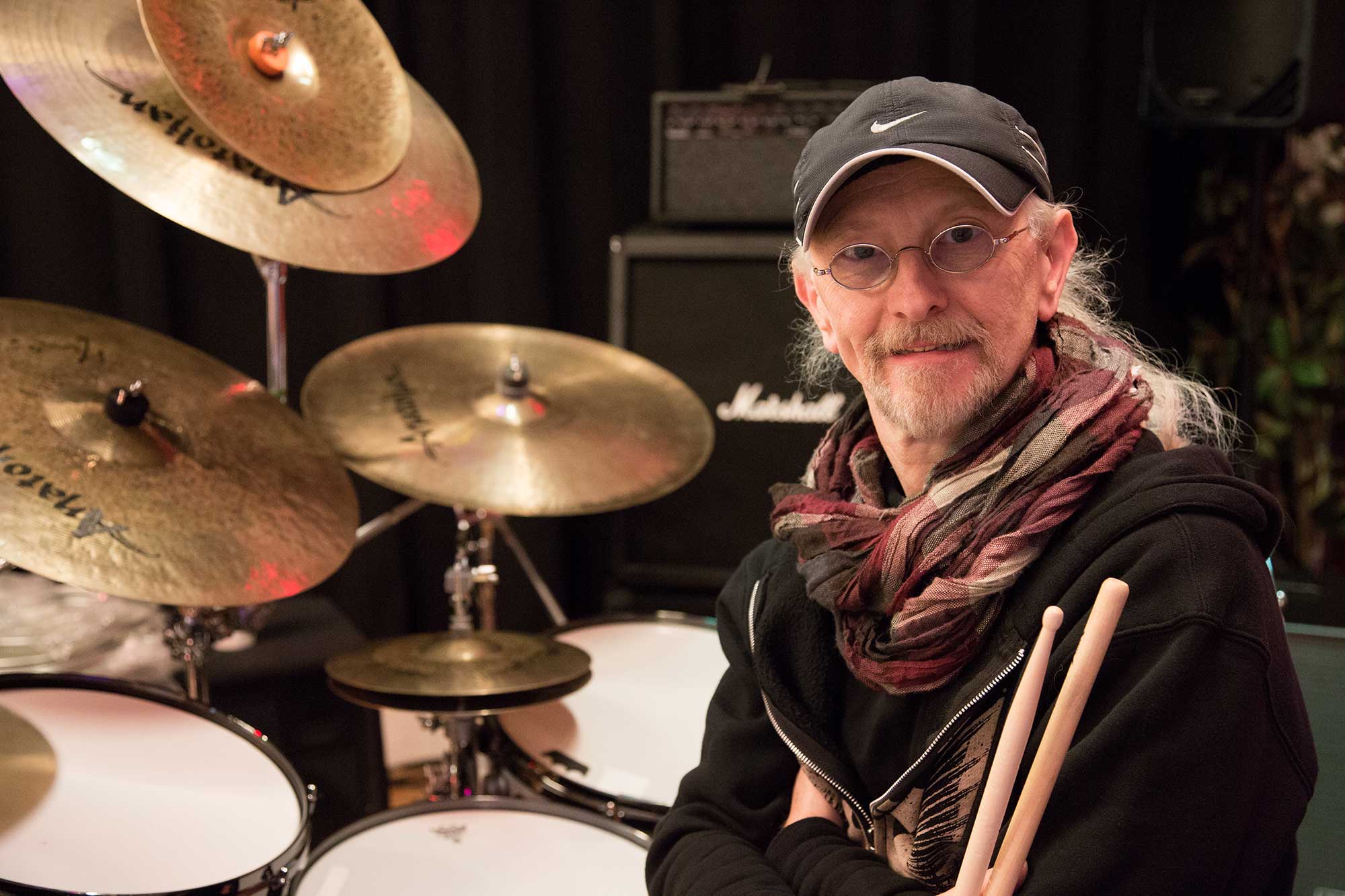 Manni von Bohr - Manni von Bohr hinter seinem großen Drumset